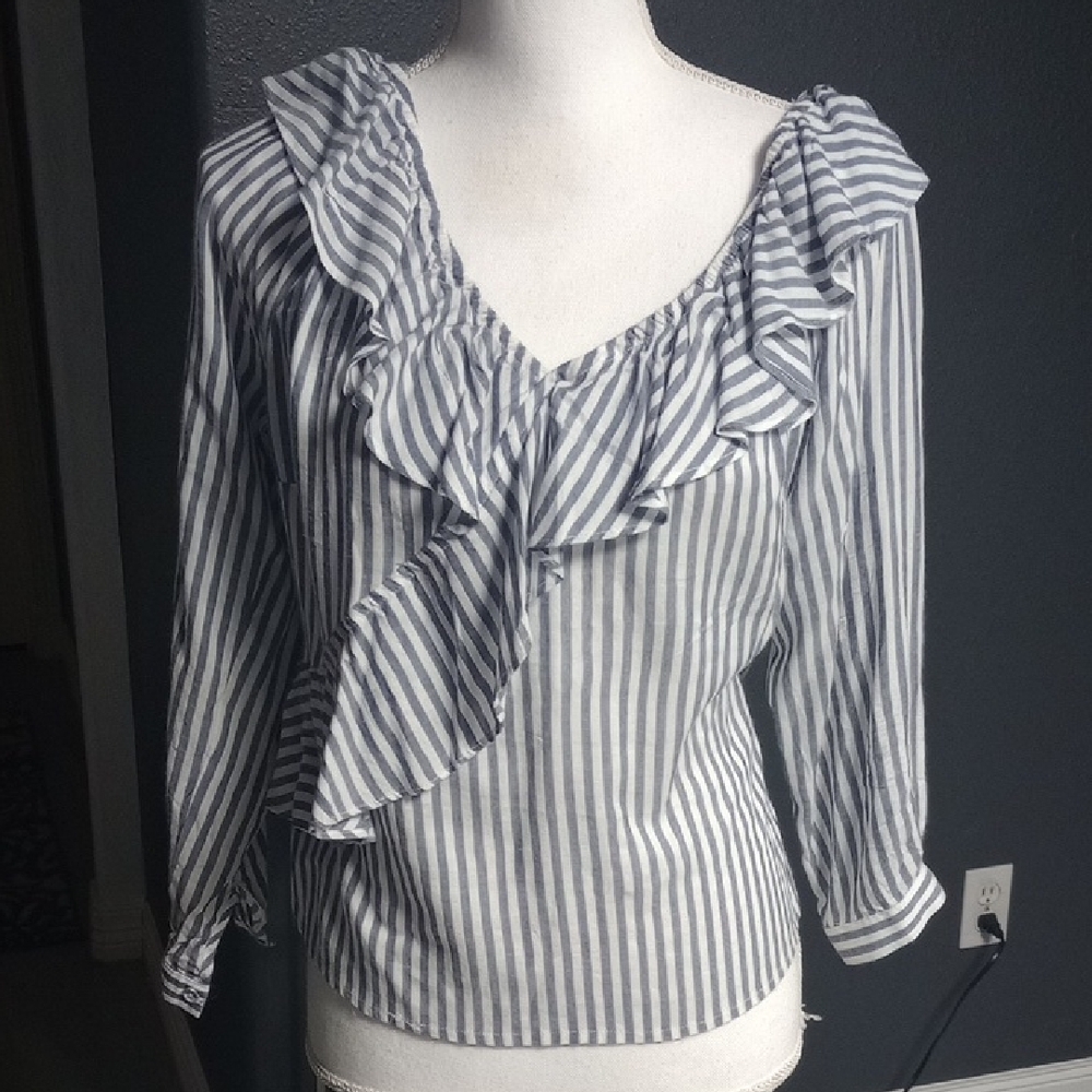 Cupcakes & Cashmere White Gray Striped Ruffled Blouse Light Weight